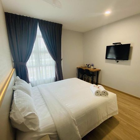 Hotel U And Me Kulai Exterior photo